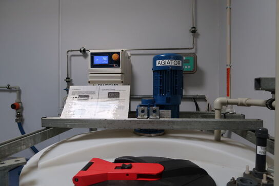 Plasttank med omrører med Tempereringsaggregat BOE-THERM Multi-Temp 95
