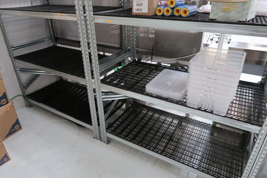 2 stk. lagerreoler med indhold