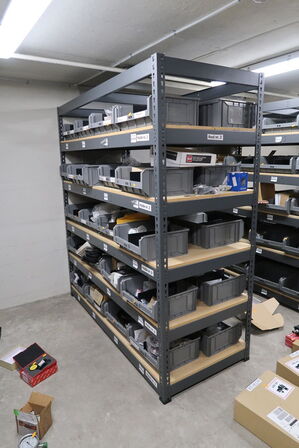 Div. Varelager og reservedele på reol