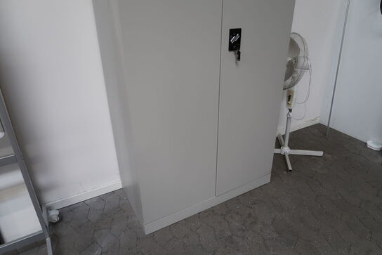 Stålskab uden indhold