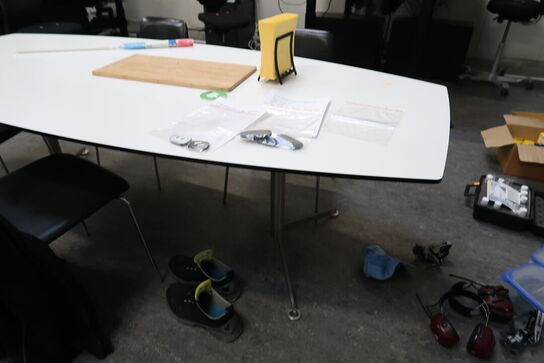 Mødebord PAUSTIAN SPINAL med 4 stk. mødestole PAUSTIAN