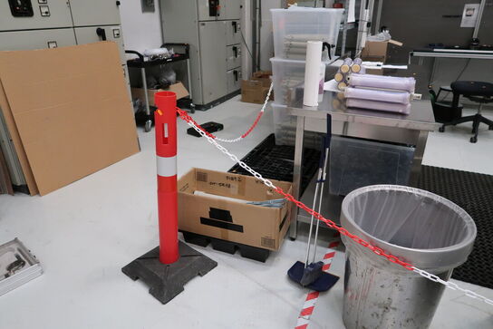 3 stk. afskærmingspæle med snor