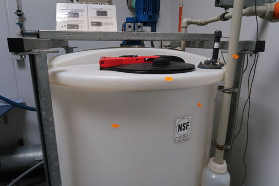 Plasttank med omrører med Tempereringsaggregat BOE-THERM Multi-Temp 95