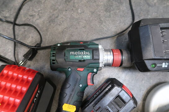 2 stk. akku håndværktøj BOSCH med 5 stk. batterier og 2 stk. ladere