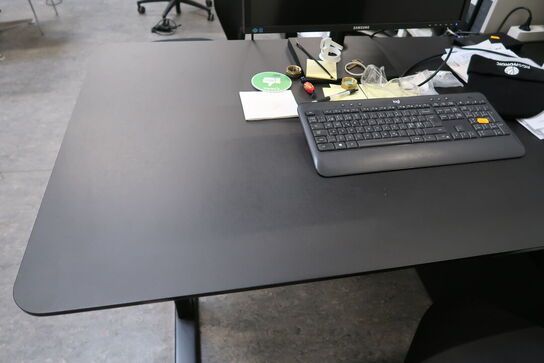 El. hæve/sænke skrivebord uden indhold samt skuffemodul