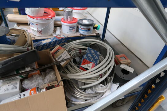 Opbevaringsvogn med indhold