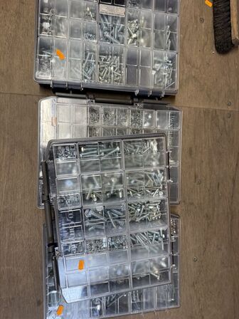 4 stk. sortimentskasser med bolte, møtrikekr og skruer