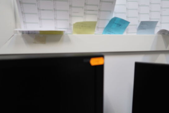 2 stk. computerskærme SAMSUNG S24C650, tastatur, mus, dockingstation