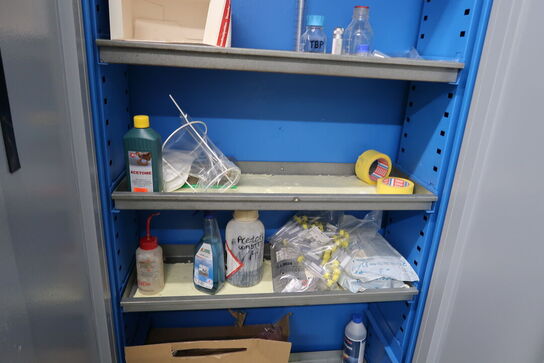 Stålskab med indhold