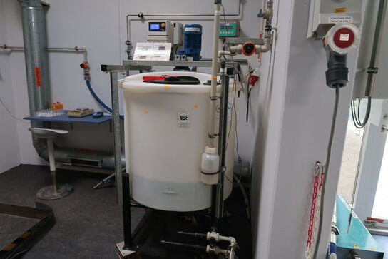 Plasttank med omrører med Tempereringsaggregat BOE-THERM Multi-Temp 95