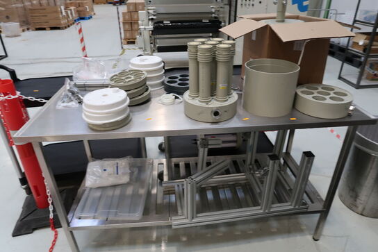 Div. Varelager og reservedele på bord