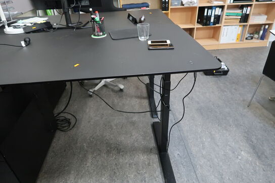 El. hæve/sænke skrivebord uden indhold samt kontorstol og skuffemodul