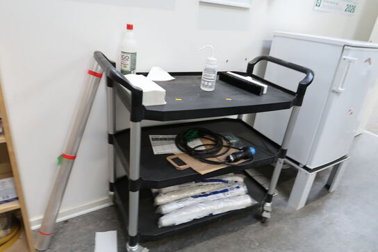 Opbevaringsvogn med indhold