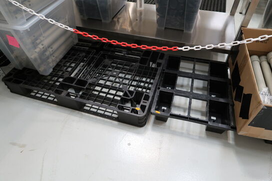 Div. Papkasser, plastikkasser med indhold