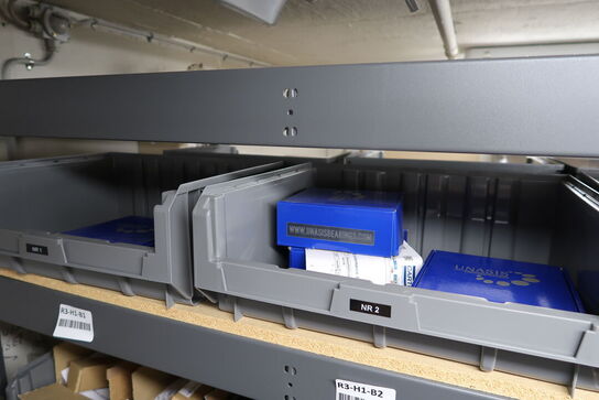 Div. Varelager og reservedele på reol