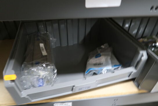 Div. Varelager og reservedele på reol