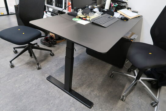 El. hæve/sænke skrivebord uden indhold samt skuffemodul