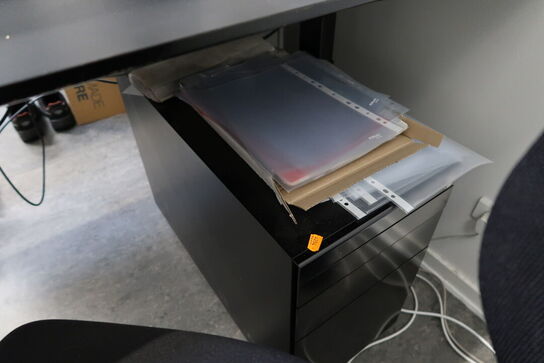 El. hæve/sænke skrivebord uden indhold samt skuffemodul