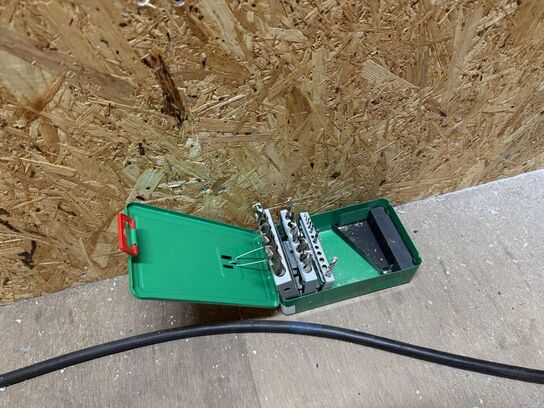 Værktøjsvæg med diverse værktøj, bor m.m.