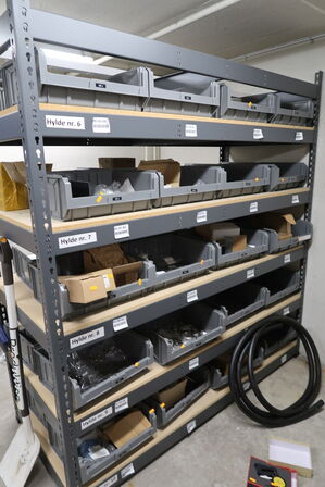 Div. Varelager og reservedele på reol