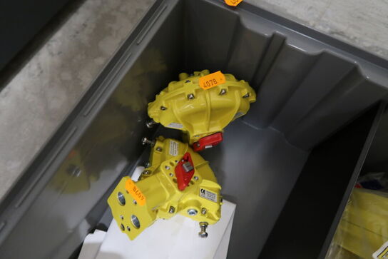 Kasse med div. Varelager og reservedele KINETROL