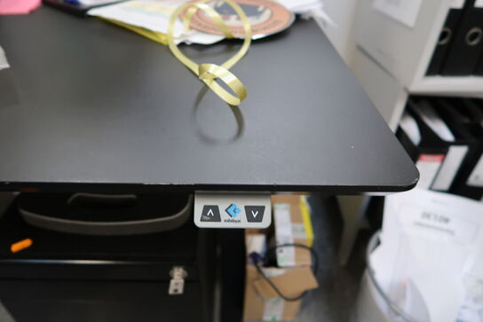 El. hæve/sænke skrivebord uden indhold samt skuffemodul