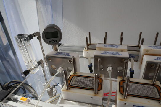 Teststation med div. Trykmålere m.m. (pumper medfølger ikke)