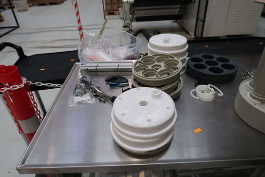 Div. Varelager og reservedele på bord