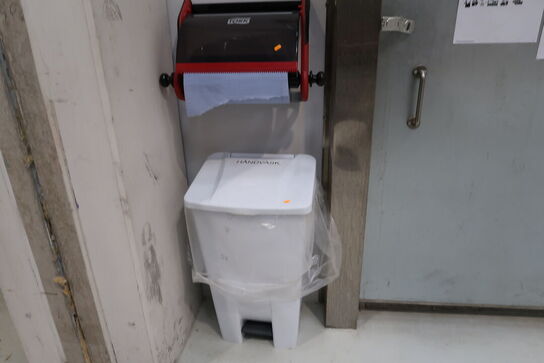 Skraldespand samt papirafruller