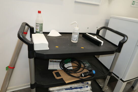 Opbevaringsvogn med indhold