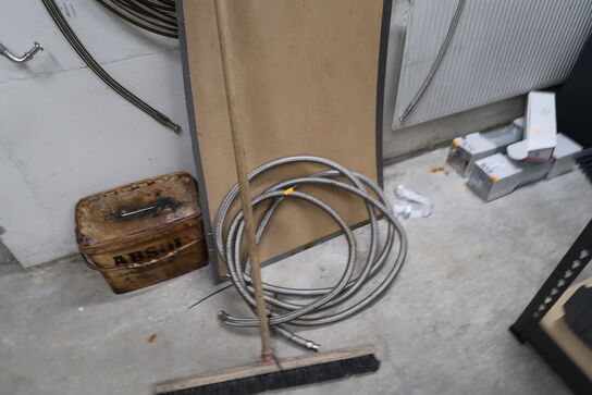 Div. Slanger og rør samt gummimåtte