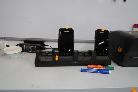 2 stk. håndterminaler HONEYWELL med lader