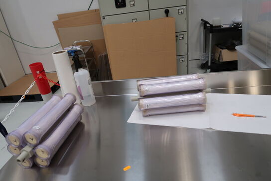 Gummimåtte samt div. Kasser med indhold