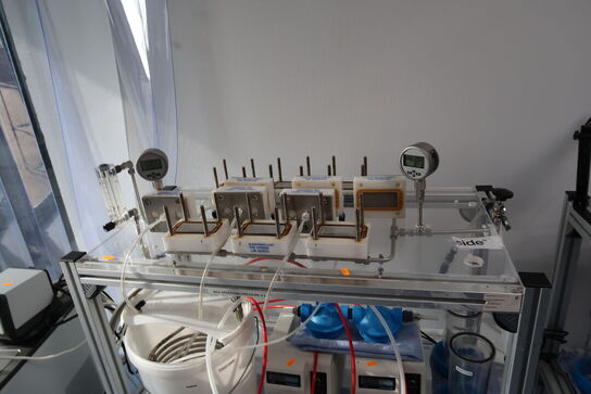 Teststation med div. Trykmålere m.m. (pumper medfølger ikke)