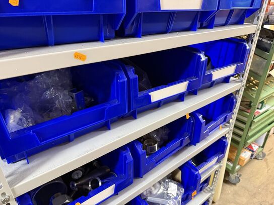 2 stk. stålreoler med diverse reservedele, skruer m.m.