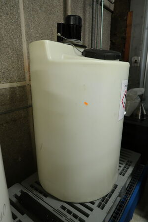 2 stk. tønder med pumpe