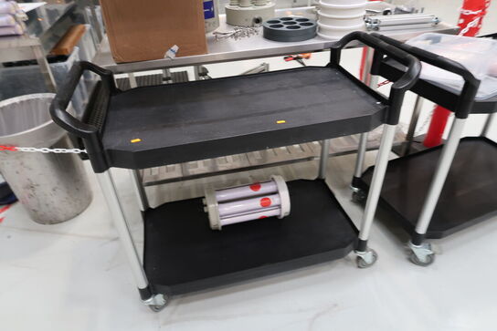 Opbevaringsvogn med indhold