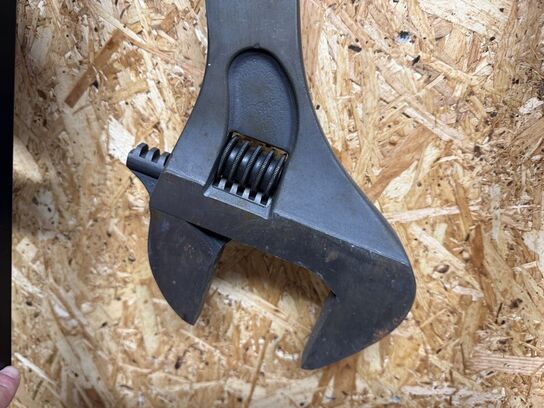 Gaffelnøgler, svensknøgler m.m.