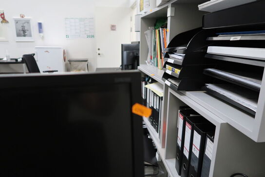 Computerskærm SAMSUNG S24E450, tastatur, mus, dockingstation DELL