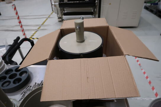 Div. Varelager og reservedele på bord