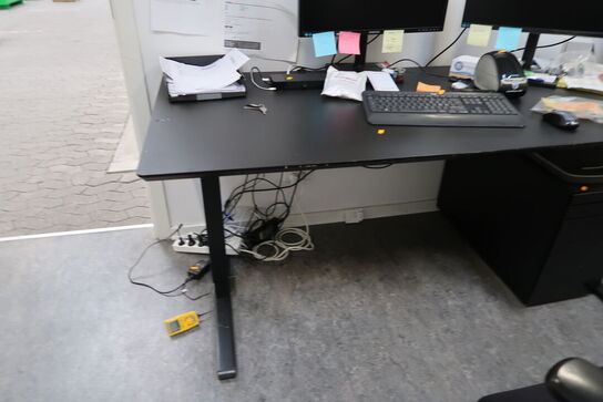 El. hæve/sænke skrivebord uden indhold samt skuffemodul