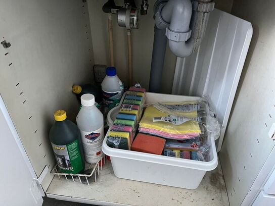 Indholdet i køkkenskabene