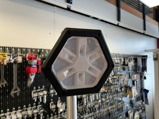 Arbejdslampe på stativ, MILWAUKEE M18 SAL2-0