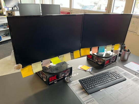 EL-hæve/sænke skrivebord m. stol, PC, 2 stk. monitor