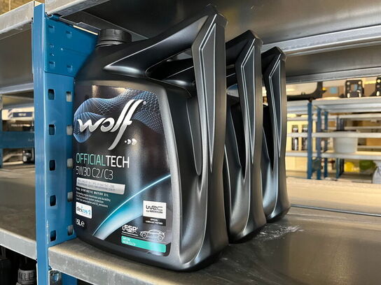 Stort sortiment af motorolie