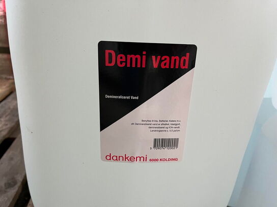 60L demiraliseret vand