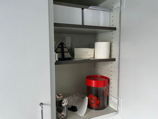 Indholdet i køkkenskabene