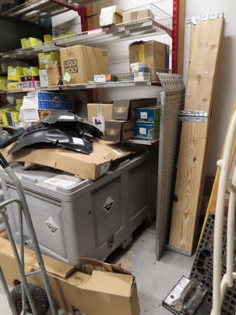 Tøm rummet, returvare, pakkerum m.m.