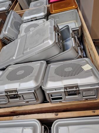 Parti metalkasser. Assorterede. 