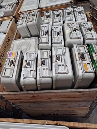 Parti metalkasser. Assorterede. 